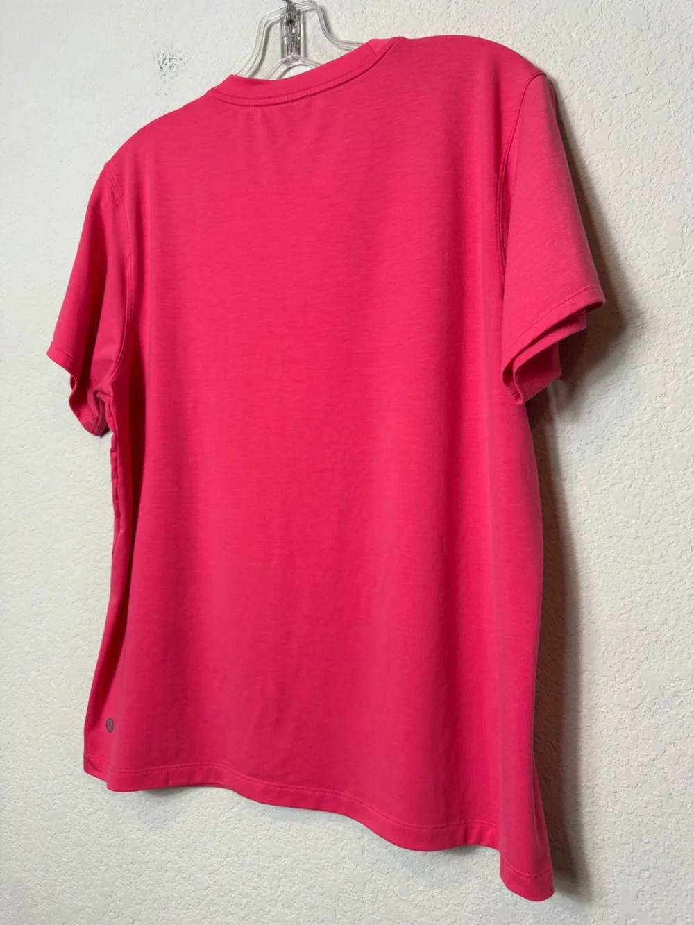 Lululemon Bright Pink Short Sleeve Tee Reflective Dots Side Slits Athleisure L
